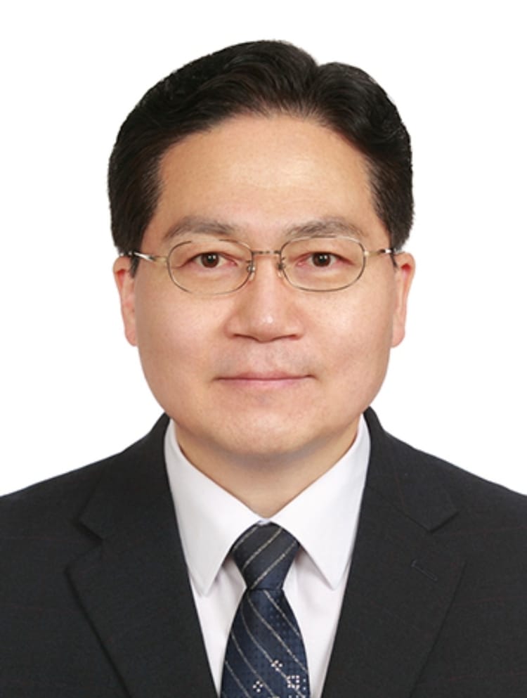 朴根洪 Thumbnail Image