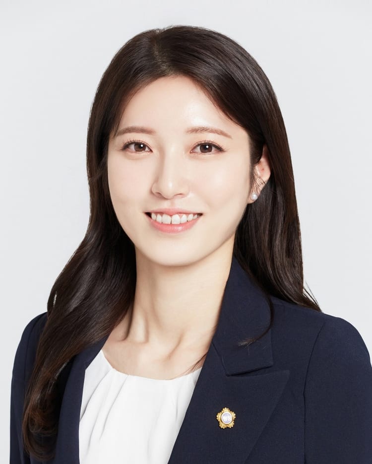 チェ・ウイン Thumbnail Image